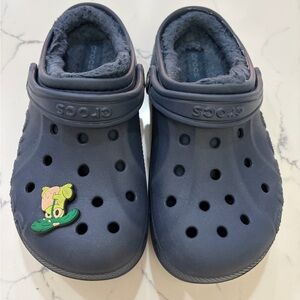 CROCS Kids Navy with fuzz inside & Frog jibbit size C13